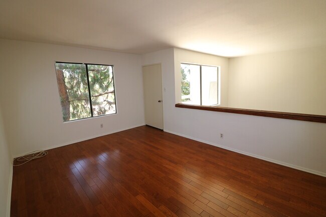 Building Photo - Studio City, 1Bed and 1.5 Bath Condo!