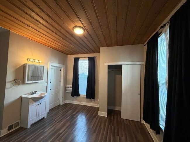 Building Photo - 527 Nevada St