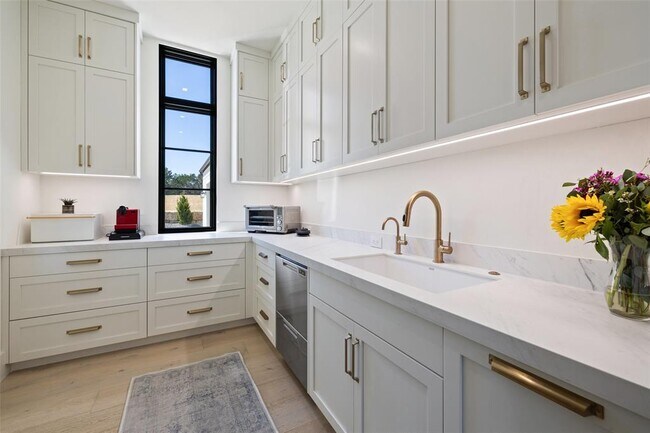 Building Photo - 5805 Twin Peaks Trce
