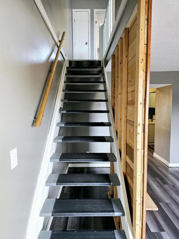 Building Photo - 647 Villa Rd