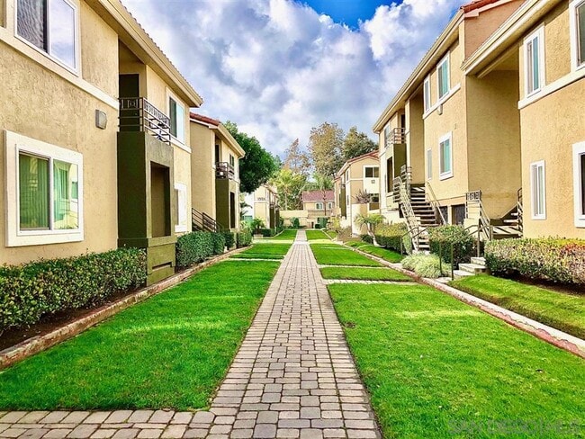 Building Photo - 7545 Charmant Dr