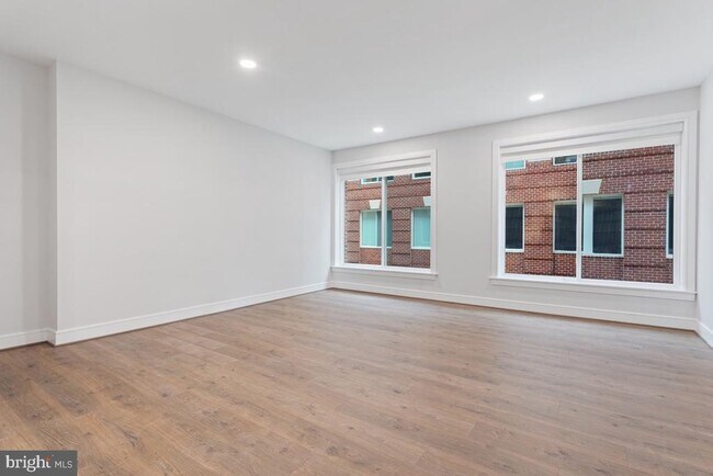 Building Photo - 635 Slaters Ln
