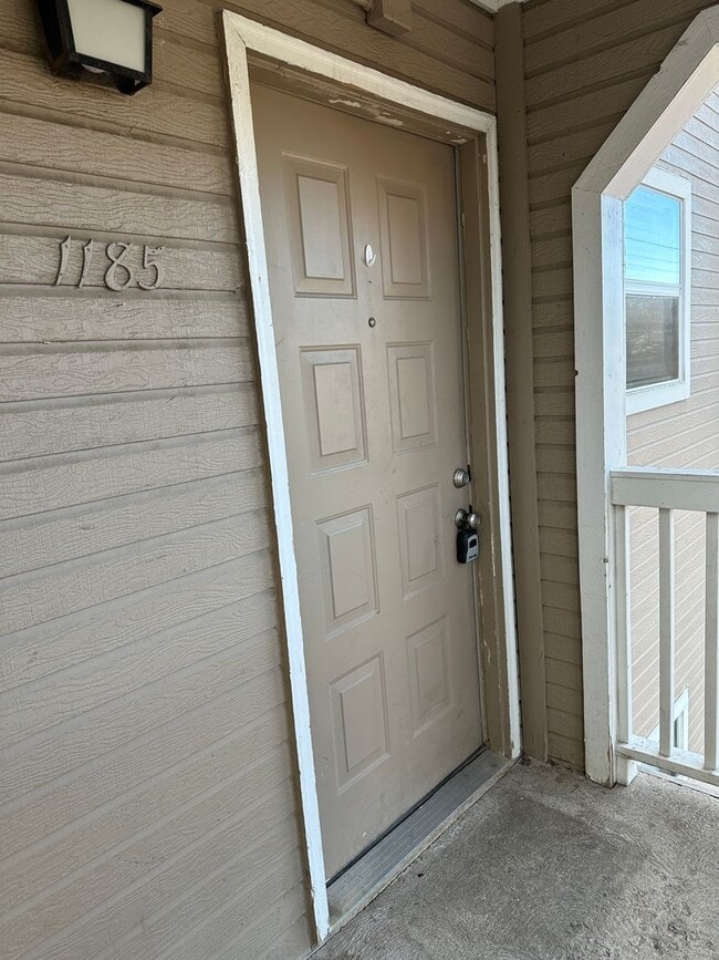 Building Photo - 1185 S Gilbert St