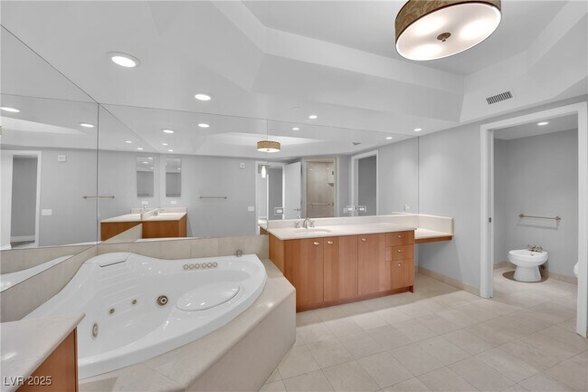 Building Photo - 2777 Paradise Rd