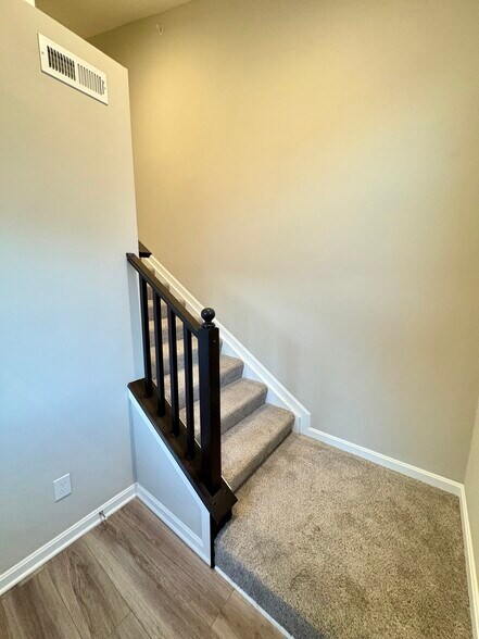 Building Photo - 7568 Woodhaven Ct