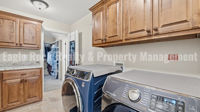 Building Photo - Owasso Executive Home for Rent (6beds/3.5baths)