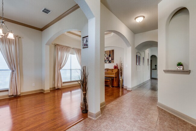 Building Photo - 5502 Waldon Walk