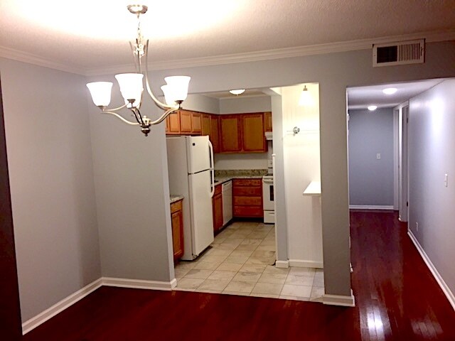 Dining & kitchen - 515 Basswood Ave