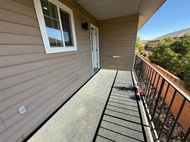 Building Photo - Gorgeous Remodeled 3 Bedroom Home in St. George!