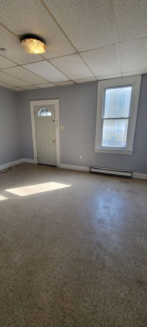 Building Photo - 3 Bedroom / 1 bathroom Home in Allentown!!