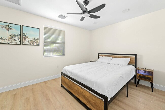 Building Photo - 4603 N Ocean Blvd