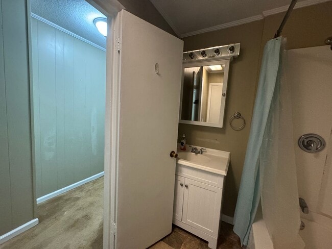 Building Photo - 2 Bedrooms- 1 Bathroom- House in Centre, AL!