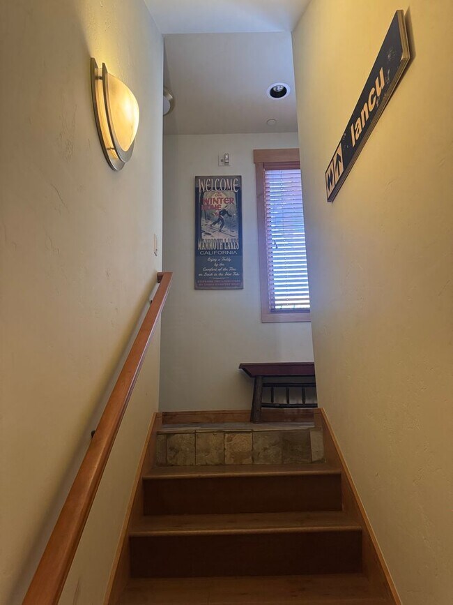 Building Photo - Luxury Fully Furnished 4BD/4BA Mountain Retreat with Hot Tub & Garage – Woodwinds #34, Mammoth Lakes