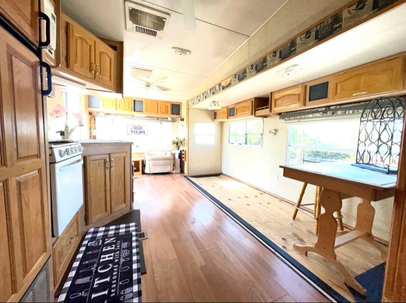 Building Photo - 1 E Middlefield Rd