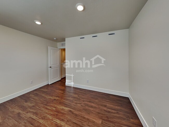 Building Photo - 6550 Spriggel St