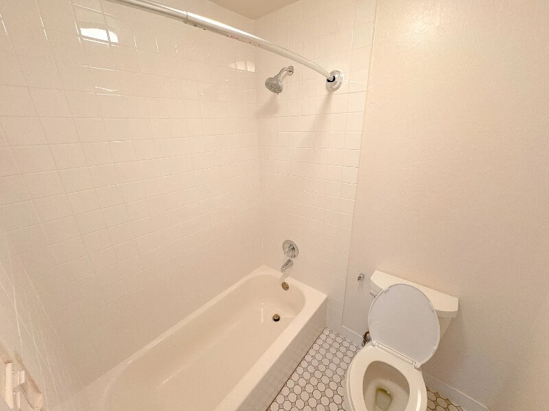 Building Photo - 150 Gardenside Dr