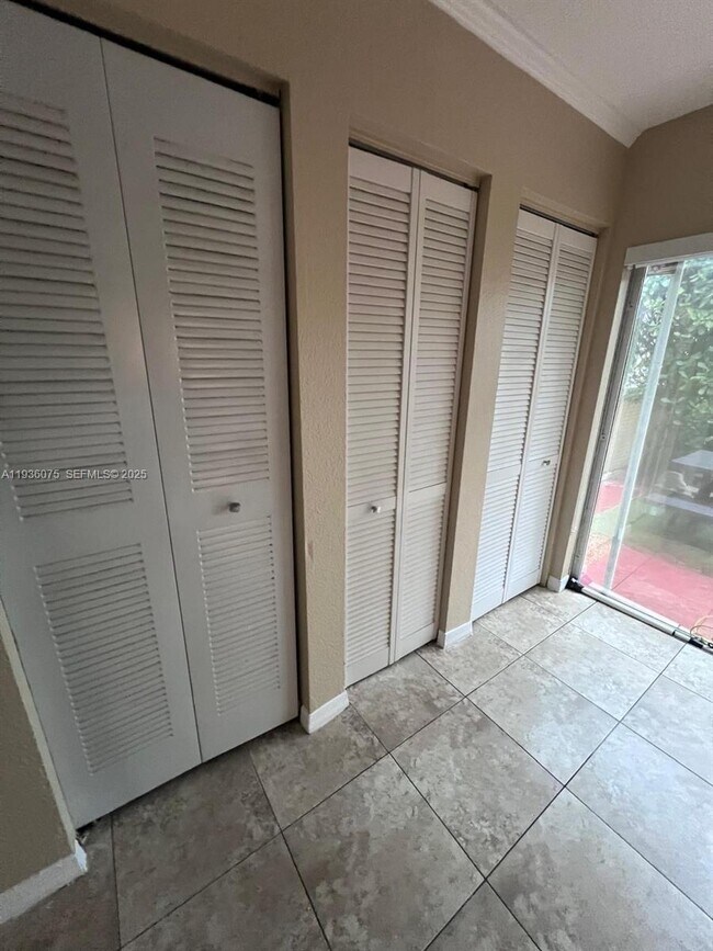 Building Photo - 2098 NE 167th St