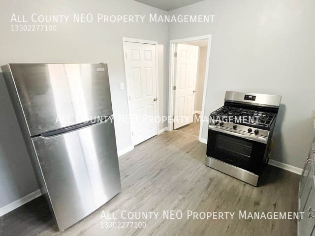 Building Photo - 2092 W 105th St