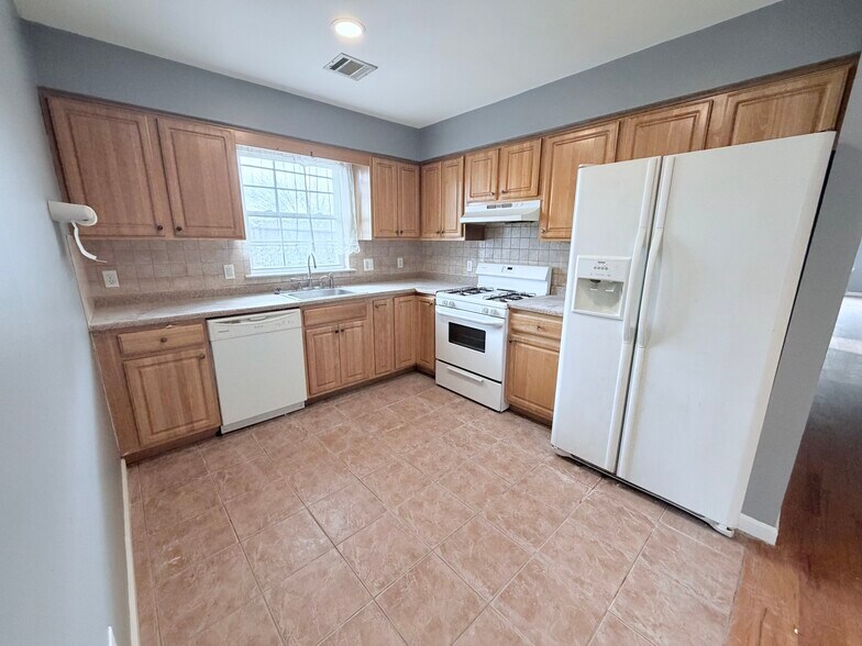 Building Photo - 181 Camden St