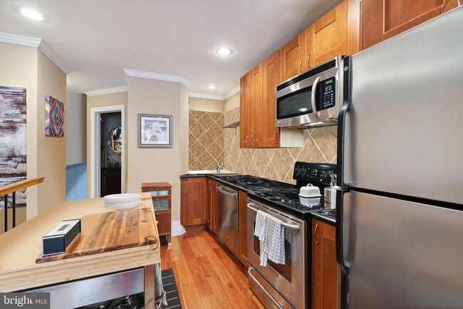 Building Photo - 3009 W Girard Ave