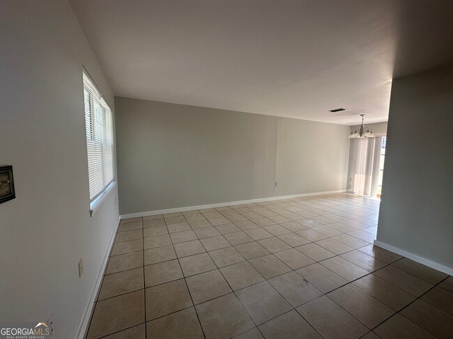 Building Photo - 520 Chateau Cir