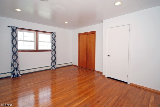 Building Photo - 561 Anderson Ave