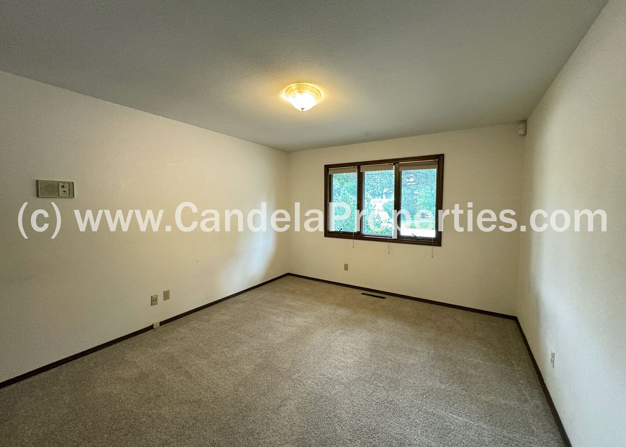 Building Photo - 2970 Shoreham Cir