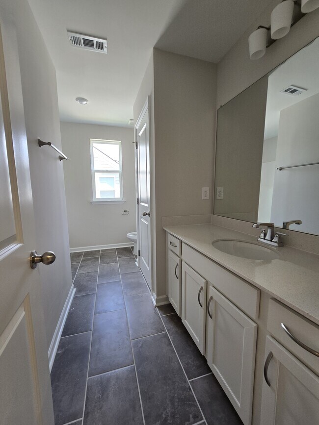 Building Photo - 5142 Pace Pk Cir