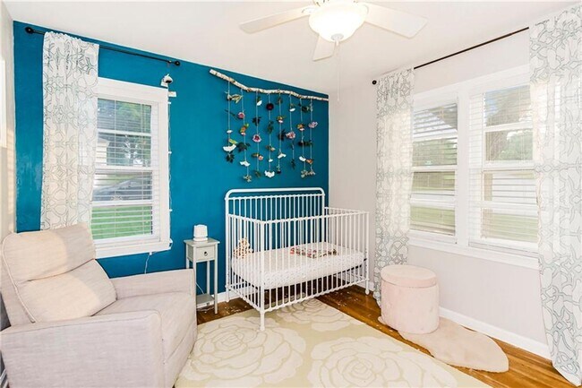 Building Photo - COMING SOON - Adorable Home in Lenexa
