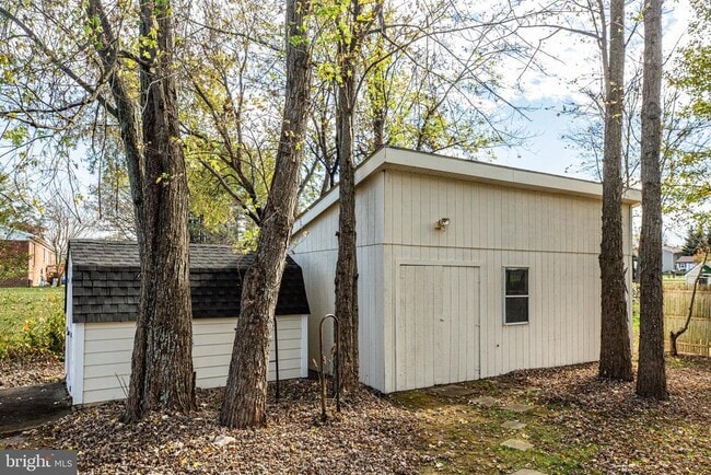 Building Photo - 1445 Heatherstone Dr