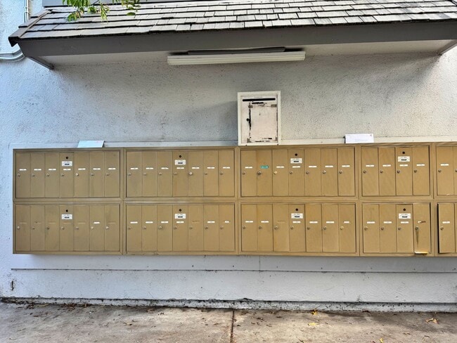 Building Photo - 5500 Ackerfield Ave