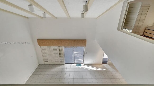 Building Photo - 205 Dunwoody Ln