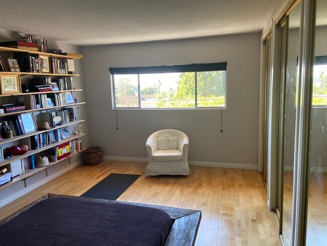 Building Photo - 6601 Springpark Ave