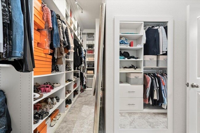 Building Photo - 11901 Deering Pl