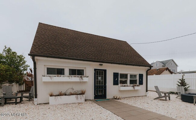 Building Photo - 35 12th Ave