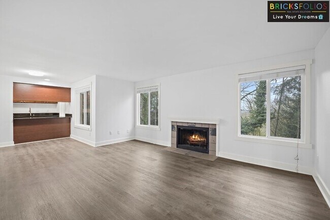 Building Photo - Nestled in the serene Eastgate neighborhood, Bellevue!