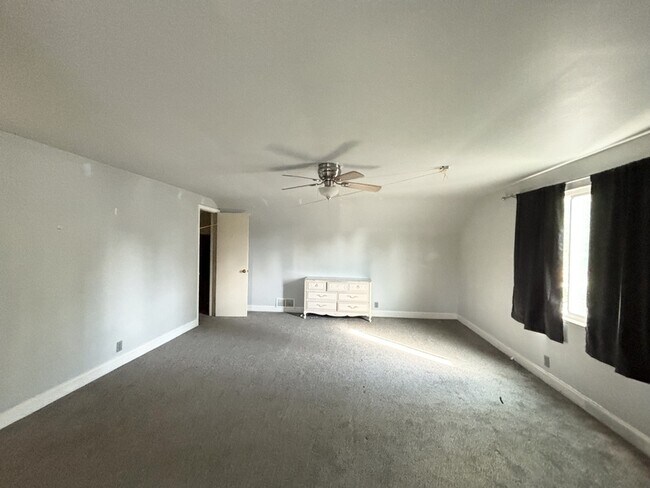 Building Photo - 1507 S 700 E