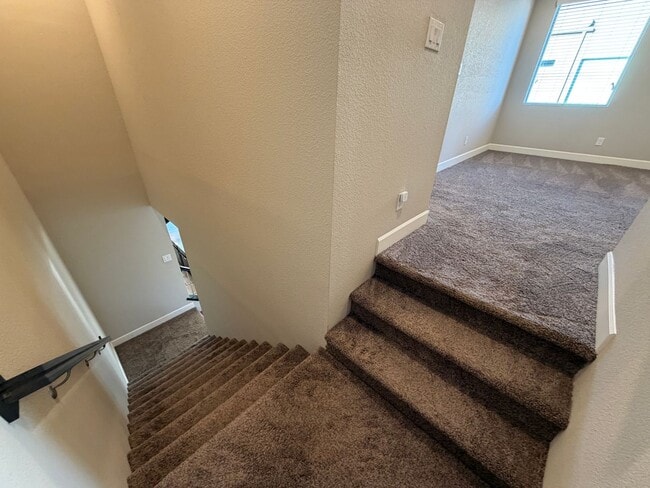 Building Photo - 3 Bedroom Townhome Near Juan Tabo Blvd SE & Four Hills!