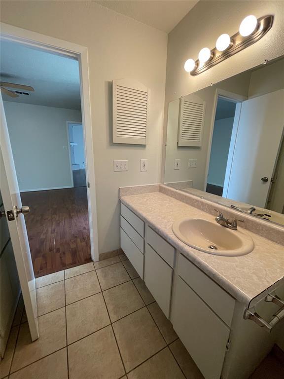 Building Photo - 2204 Berkett Dr