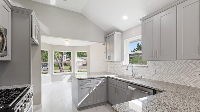 Building Photo - 4007 Green Crest Dr