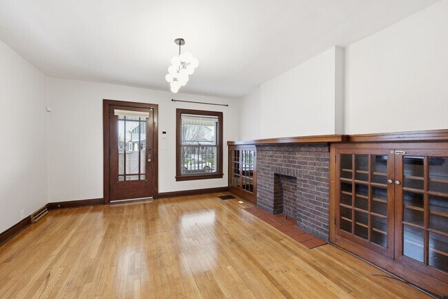 Building Photo - E Markison Ave