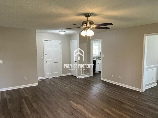 Building Photo - 6119 Rickwood Dr NW