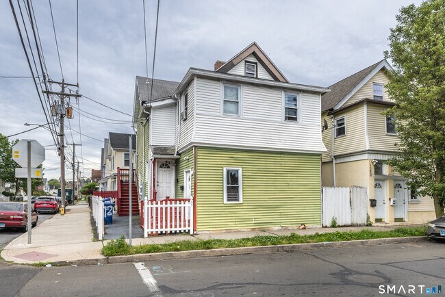 Building Photo - 1254 Pembroke St