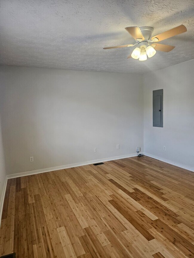 Building Photo - 2524 National St