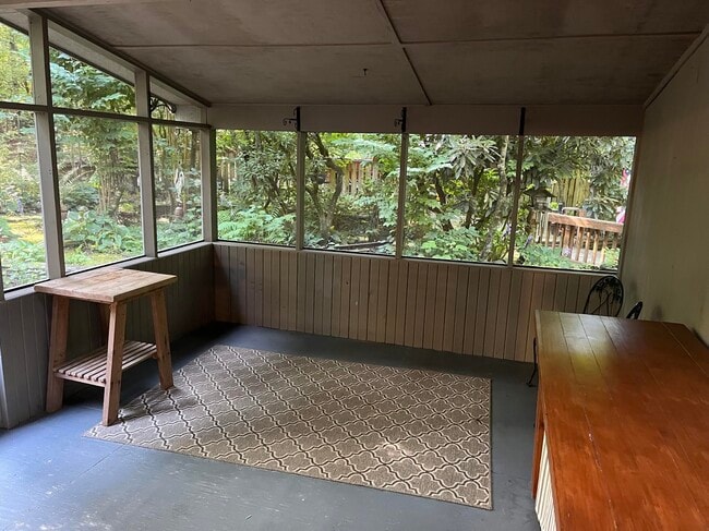 Building Photo - 487 Riverwood Dr