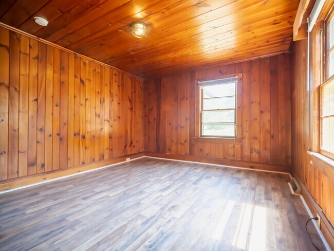 Building Photo - 503 Childs St