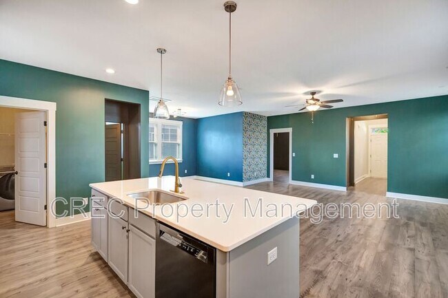 Building Photo - 3988 Hillyard St