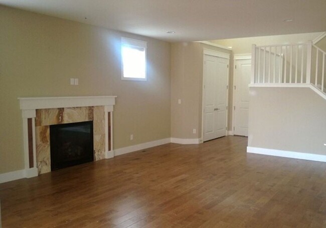 Building Photo - Spacious single family in quiet Lynnwood n...