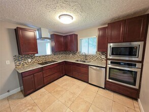 Building Photo - 22543 Market Square Ln