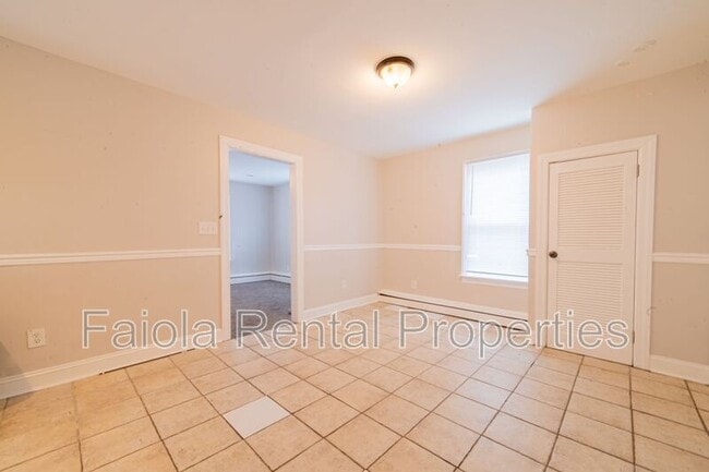 Building Photo - 319 Maurice St